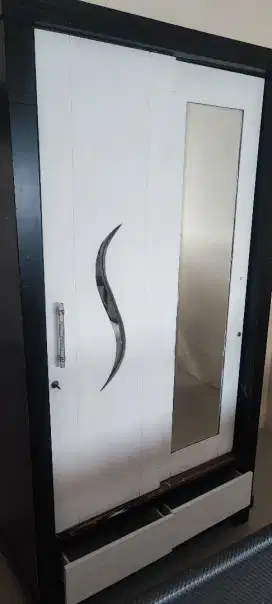 Dijual Lemari besar 2 Pintu
