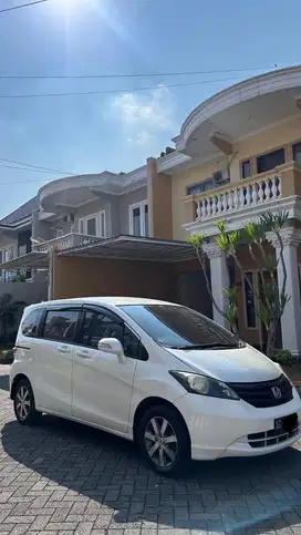 HONDA FREED E PSD 2011 PUTIH