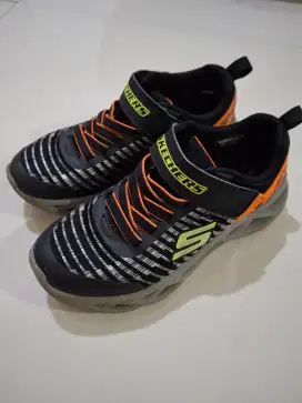 Jual Sepatu Skechers Anak Hitam Orange Bekas