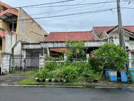 Dijual Rumah Rungkut Asri Timur Butuh Renovasi Lokasi Strategis