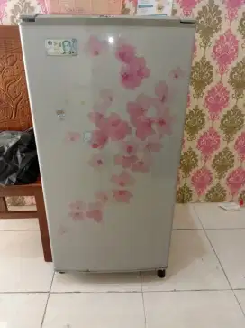 Dijual kulkas merk Sanyo
