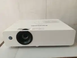 Proyektor Panasonic PT LB425 HDMI 4100ansi