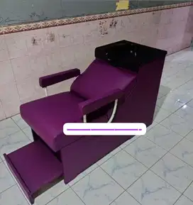 Satu set kursi salon dan kursi keramas