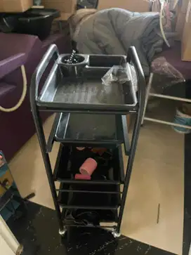 Rak dorong bekas salon