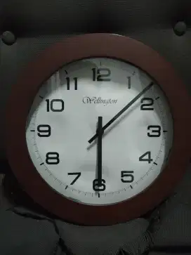 Jam Dinding Wellington