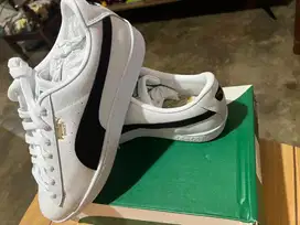 Sepatu puma warna putih mulus 100 persen blh nego