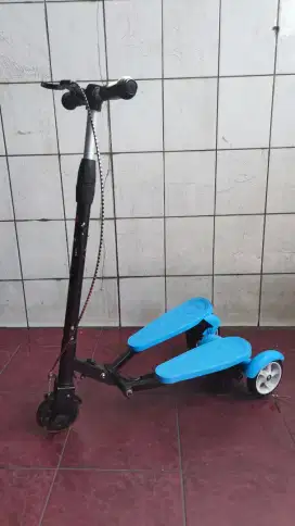 Scooter anak pedal injak merk vita