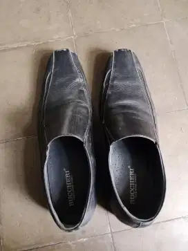 Sepatu pantofel buccheri