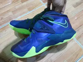 Sepatu Nike Lebron ukuran 41