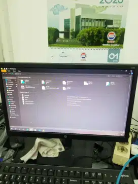 Monitor HP 19 inch minus garis 1