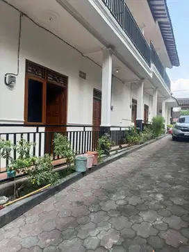 Disewakan kost isian kamar mandi dalam