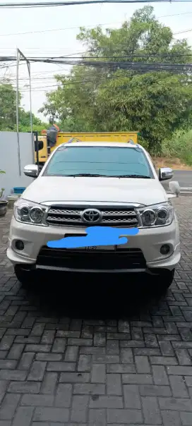 TOYOTA FORTUNER 2010