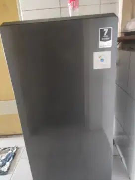Menjual kulkas Aqua