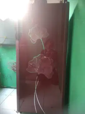 dijual cepat kulkas 1 pintu kondisi masih layak pakai bagus