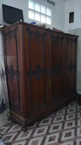 Di jual lemari jati dan meja belajar kayu jati
