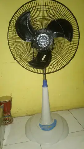 Kipas angin advance 18 in baling-baling besi