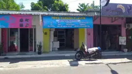 Penjaga Toko Plastik