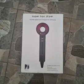 Hairdryer non marker dyson second like new