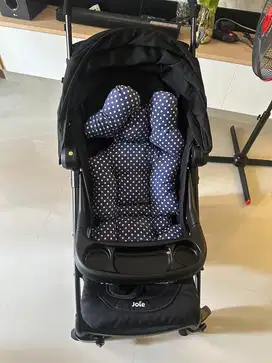 Stroler joie hitam nego tipis