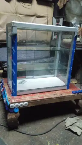 Etalase rokok siap pakai