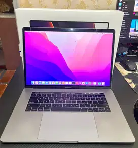 Macbook Pro 15 inch TouchBar 2016  Core i7 16gb / 512gb
