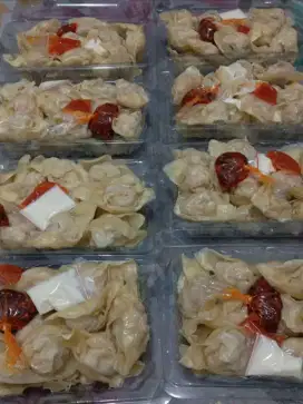 Menerima pesanan pangsit dan dimsum ayam 100% halal