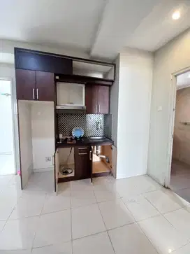 Sewa Apartemen Semi furnished Grand emerald lt 2 Luas 42