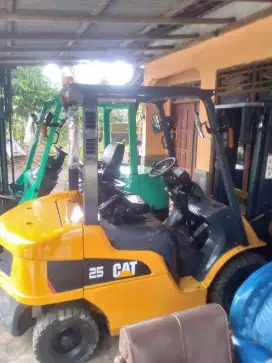 Forklift 2,5 Ton siap pakai