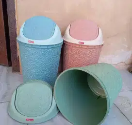 Tempat Sampah Batik
