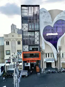 Gedung 10 Lantai Bagus SHM di Pakuwon Square Lokasi Strategis