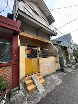 Rumah Ngantong Di Jalan Pintu Air , Pasar Baru Luas 52 m2