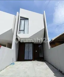 Rumah Modern di Sutorejo Utara Jalan Utama, Full Furnish
