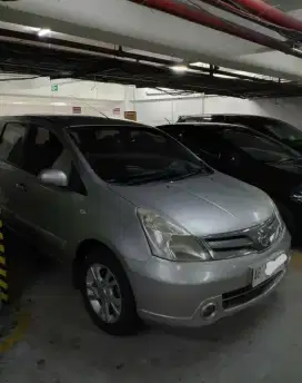 Nissan Grand Livina XV AT 2012