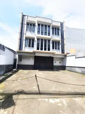 Sewa Ruko Strategis 3,5 Lantai di Pejaten Parkir Luas Nyaman