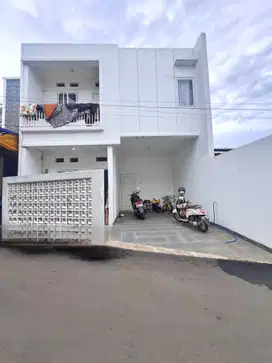 RUMAH SIAP HUNI FULL FURNISH DALAM CLUSTER STRATEGIS DI CONDET JAKTIM