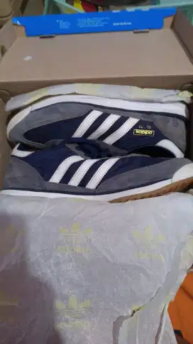 Dijual sepatu ADIDAS SL 72 RS ORI