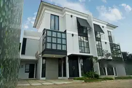 Rumah Baru Modern Model Townhouse Di Jeruk Purut, Ampera