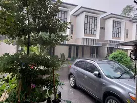 Rumah 3 lantai di Cluster Semayang , Full Furnished Di Cakung