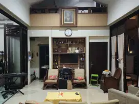 Rumah 2Lt SHM 3KT+2KM. Hanya 3 menit ke Pasar Segar Graha Raya Bintaro