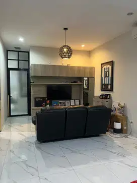 DIJUAL RUMAH STRATEGIS DI BEVERLY LIPPO CIKARANG BEKASI