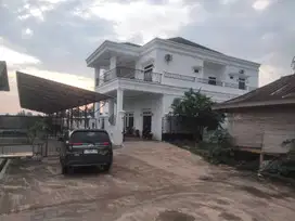 Rumah mewah ada kolam renang dan pemancingan