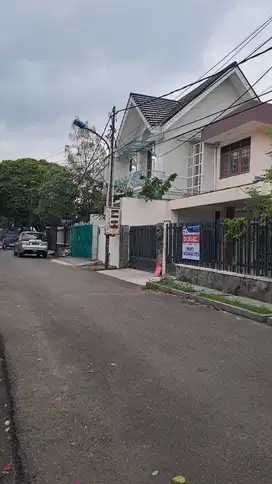 Rumah Besar Rawamangun Harga Bagus, Jalan Lebar 3 mobil