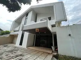 Jual Lux Home 2Lt. di Jantung Kemang – Full Marmer, Slimming Pool, SHM