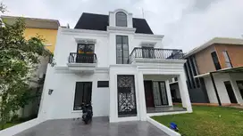 Rumah Brand New Bangunan Mandiri American Classic di BSD Tangerang