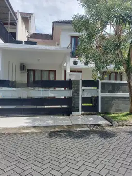 Dijual boleh di sewa juga Rumah komplek bb