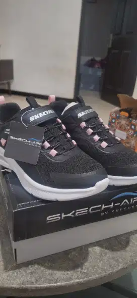 Sepatu Skechers Anak Perempuan