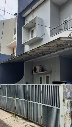 Rumah dilokasi strategis dekat area bisnis di Tebet.