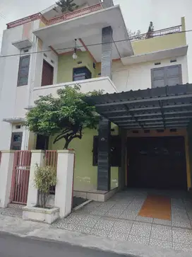 Rumah jajar 158Mt, 6Kt, 3Km, dekat jalan Slamet Riyadi, laweyan, Solo