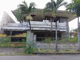 Butuh Super CEPAT LAKU!!!  Rumah Hijau Lokasi Bagus Di Darmo!!