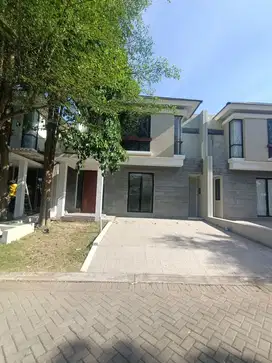 Jual rumah baru gress north west lake 2 lantai depan danau